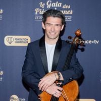 Gautier Capuçon mis à l'honneur face à sa sa compagne Julia Neugebauer dans un endroit symbolique de Paris, une journée spéciale pour lui