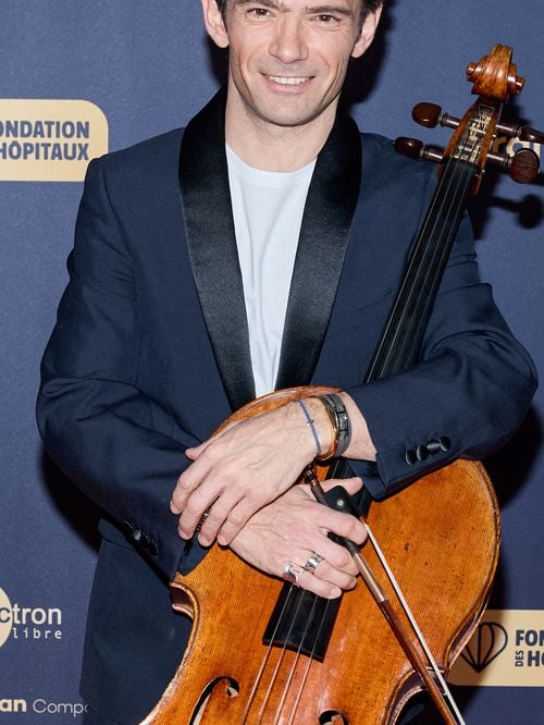 Gautier Capuçon mis à l'honneur face à sa sa compagne Julia Neugebauer dans un endroit symbolique de Paris, une journée spéciale pour lui