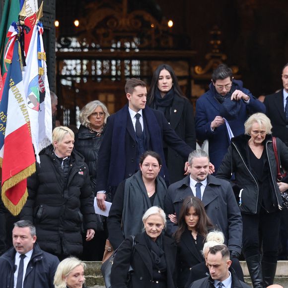 L'homme politique est décédé le 7 janvier dernier. 

Marine Le Pen, Marie-Caroline Le Pen et sa fille Nolwenn Olivier - Sortie de l'hommage à Jean-Marie Le Pen en l’église Notre-Dame du Val-de-Grâce à Paris le 16 janvier 2025.

© Cyril Moreau / Bestimage