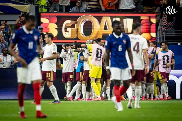 Joie des joueurs de l'equipe de apres le but de Pedro Porro