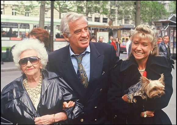 Archives - Jean-Paul Belmondo avec sa femme Natty et sa mère Madeleine.