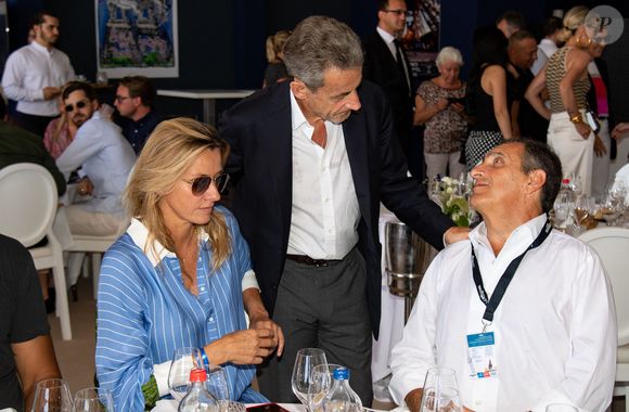 Exclusif - Sarah Poniatowski, Nicolas Sarkozy et Serge Varsano dans l'Espace VIP lors de la 9ème édition du "Longines Paris Eiffel Jumping" au Champ de Mars à Paris, France, le 25 juin 2023. © Perusseau-Veeren/Bestimage