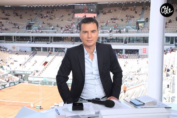 Laurent Luyat sur le plateau de France Télévisions lors des Internationaux de France de Tennis de Roland-Garros à Paris le 03 juin 2023. 

© Bertrand Rindoff / Bestimage