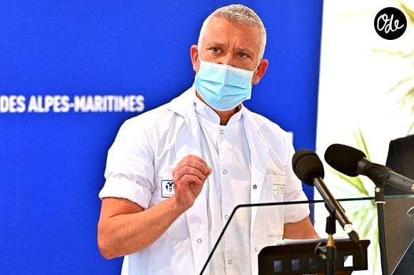 Les observations du gériatre rejoignent celles des spécialistes des "zones bleues", qui recommandent de bouger naturellement chaque jour.

Olivier Guerin, chef du pôle gériatrie du CHU de Nice, président de la Société française de gériatrie et nouveau membre du Conseil Scientifique gouvernemental, durant le point presse à la préfecture des Alpes-Maritimes, à Nice, France, le 22 février 2021, sur l'évolution de la situation sanitaire dans le département et sur les nouvelles mesures sanitaires qui vont s'appliquer pendant les prochains 15 jours. © Bruno Bebert/Bestimage