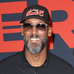 "Il veut réussir dans le football, faire une carrière, et je savais qu’en restant à Dubaï c’était impossible car le niveau n’est pas extraordinaire."

Nicolas Anelka - Première du film "Mercato" au cinéma "Le Grand Rex" à Paris, le 17 février 2025.
© Guirec Coadic/Bestimage