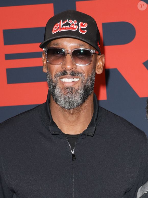 "Il veut réussir dans le football, faire une carrière, et je savais qu’en restant à Dubaï c’était impossible car le niveau n’est pas extraordinaire."

Nicolas Anelka - Première du film "Mercato" au cinéma "Le Grand Rex" à Paris, le 17 février 2025.
© Guirec Coadic/Bestimage