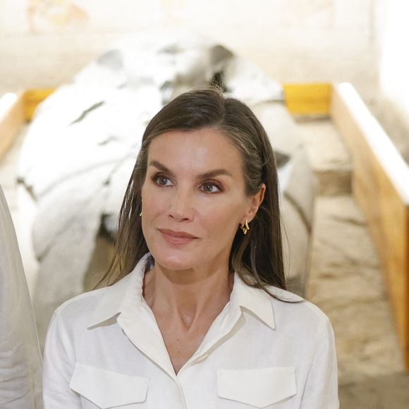 Letizia d'Espagne a enchaîné les apparitions officielles lors d'un voyage en Egypte.

La reine Letizia visite le musée de Louxor à l'occasion de sa visite d'État en Égypte, à Louxor, Égypte.  © GTres/ABACA