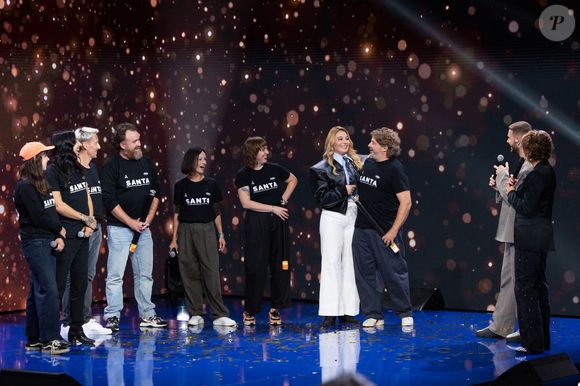 Exclusif - Santa, Matt Pokora et les amis de Santa, Faustine Bollaert pour les surprises lors de l'enregistrement de l'émission "La Boîte à secrets", présentée par Faustine Bollaert et diffusée le 17 octobre sur France 3, dans les studios du Lendit à Saint-Denis, France, le 23 septembre 2025. © Cyril Moreau/Bestimage
