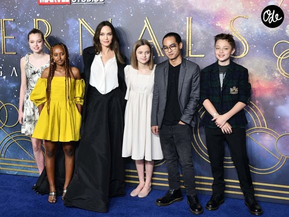 Angelina Jolie et ses enfants : Shiloh, Zahara, Vivienne, Knox et Maddox au photocall de la projection du film Eternals (Les Eternels) au BFI Imax à Londres le 27 octobre 2021. AGENCE / BESTIMAGE