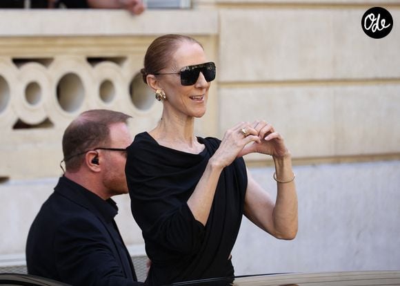 Celine Dion vient saluer et remercier ses nombreux fans qui l'attendent devant l'hôtel Royal Monceau à Paris le 23 septembre 2026. 

© Denis Guignebourg / Bestimage
