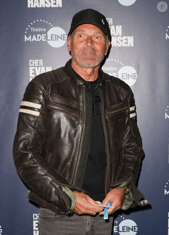 Les spectateurs avaient cru à un vrai dérapage.

Laurent Baffie - Générale de la pièce "Cher Evan Hansen" au théâtre de la Madeleine à Paris le 8 octobre 2025. © Coadic Guirec/Bestimage