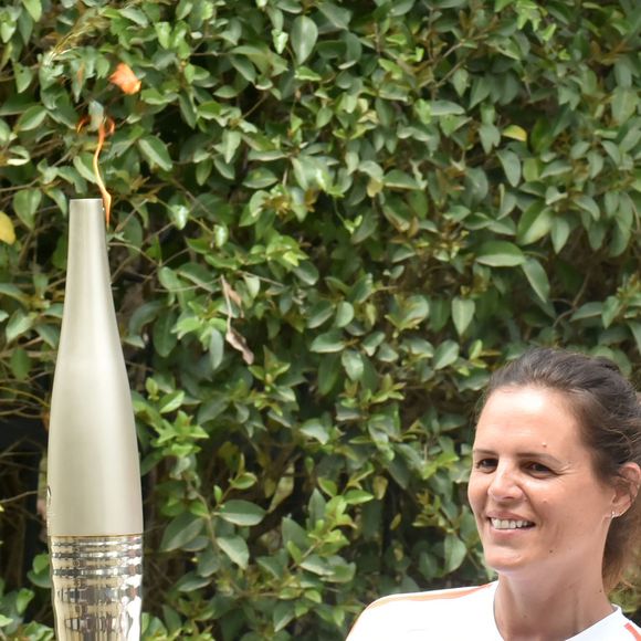 L’ancienne nageuse, Laure Manaudou est la première relayeuse française de la flamme olympique peu de temps après la cérémonie d'allumage sur le site antique d'Olympie, Grèce, le 16 avril 2024. © Intime/Panoramic/Bestimage
