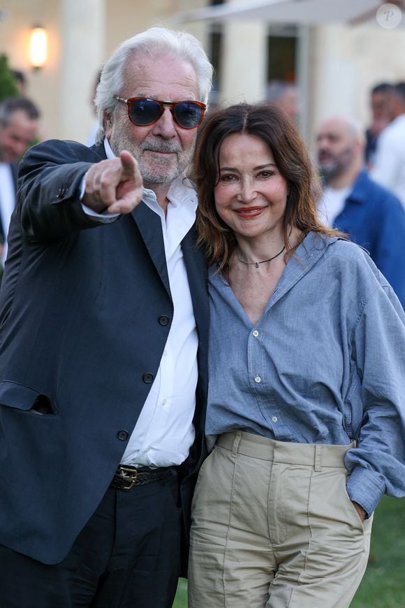 Cette dernière est pourtant située dans l'une des plus belles régions de France. 

Pierre Arditi et sa femme Evelyne Bouix. - Festival International du Film de Pauillac à La Maison d'Estournel à Saint-Estèph le 11 juillet 2025. © Jean-Marc Lhomer/Bestimage