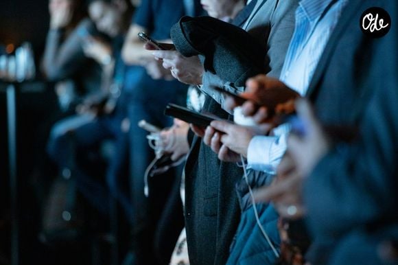Ce phénomène révèle notre rapport très étroit aux smartphones.

Photo prise par Camilo Jimenez / Unsplash