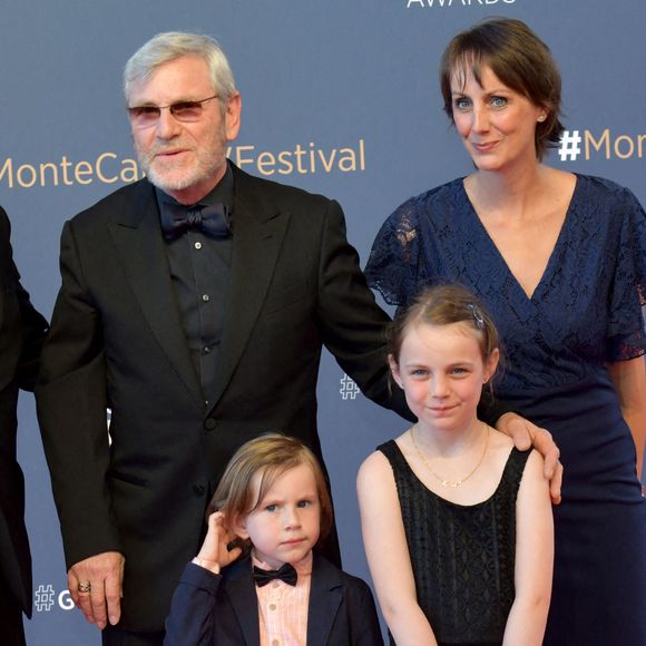 Tchéky Karyo, Valérie Kéruzoré et leurs enfants lors du photocall de la cérémonie des Nymphes d'Or du 60ème festival de télévision de Monte Carlo au Grimaldi Forum à Monaco le 22 juin 2021.

© Bruno Bebert / Bestimage