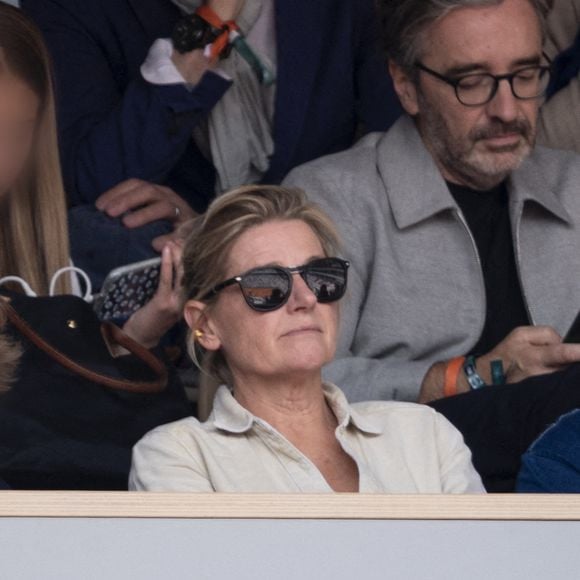 Anne-Elisabeth Lemoine et ses fils Arthur et Vasco, Pierre-Antoine Capton en tribunes lors de la finale messieurs des Internationaux de France de Tennis de Roland Garros 2025 (jour 15), à Paris, France, le 8 juin 2025. © Cyril Moreau/Bestimage
