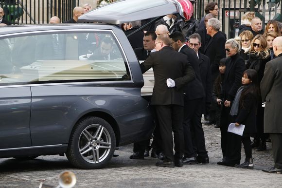 No Web  - Laeticia Hallyday, ses filles Jade et Joy, Nathalie Baye et Laura Smet - Obsèques de Johnny Hallyday en l'église La Madeleine à Paris, France, le 9 décembre 2017. © Christophe Aubert/Bestimage