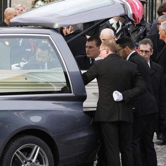 No Web  - Laeticia Hallyday, ses filles Jade et Joy, Nathalie Baye et Laura Smet - Obsèques de Johnny Hallyday en l'église La Madeleine à Paris, France, le 9 décembre 2017. © Christophe Aubert/Bestimage