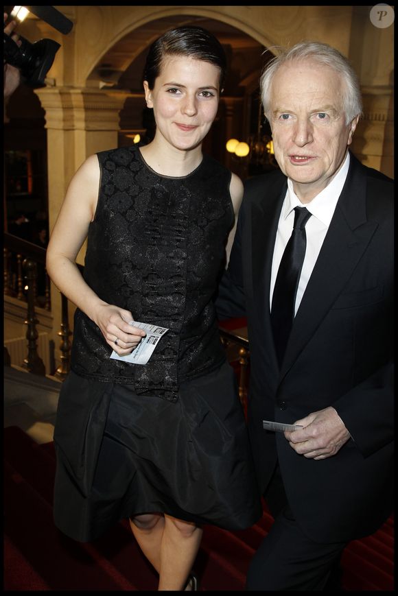 André Dussollier et sa fille Julia - Arrivée à la 35e cérémonie des César au Théâtre du Chatelet - 27/02/2010 © RINDOFF-BORDE / BESTIMAGE