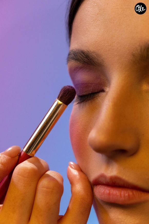 L'objectif consiste, en effet, à appliquer la couleur complémentaire à la teinte exacte de son iris.
