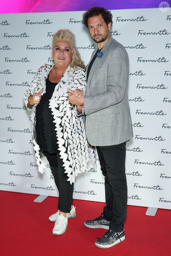 Puis d'ajouter : "Vous savez, j'étais venue pour une saison, et je suis là depuis huit ans. C'est déjà beau. Si on me met dehors, je ne pourrai pas le prendre mal". 

Marianne James et Eric Antoine durant la soirée Fremantle pour la 38ème édition du Mipcom à Cannes, le 17 octobre 2022. @MPP / Bestimage