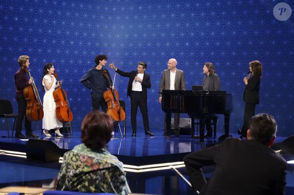 Exclusif - guest, pour les surprises lors de l'enregistrement de l'émission "La Boîte à secrets", présentée par F.Bollaert et diffusée le 10 octobre 2025 sur France 3, dans les studios du Lendit à Saint-Denis, Seine Saint-Denis, France, le 22 septembre 2025. © Jack Tribeca/Bestimage
