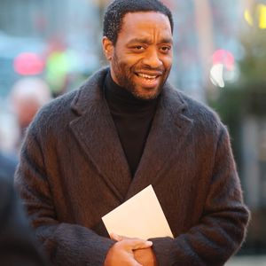 Chiwetel Ejiofor au 5e concert de chants de Noël "Together at Christmas" à l'abbaye de Westminster à Londres, le 5 décembre 2025. PA Photo/ Bestimage