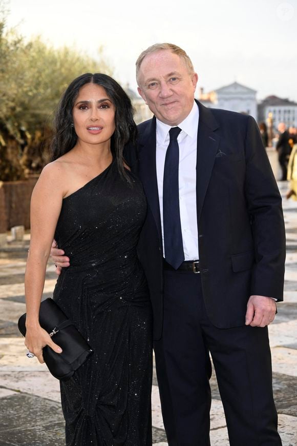 Cette opération s’inscrit dans la stratégie de François Pinault et de son fils François-Henri Pinault, époux de Salma Hayek, visant à développer le pôle luxe et art de vivre de Kering.

Salma Hayek;Francois-Henri Pinault - 61e Biennale de Venise - Exposition internationale d'art. Soirée de Gala Pinault. Fondation Cini - Venise, Italie. 6 mai 2026
©SGPItalia