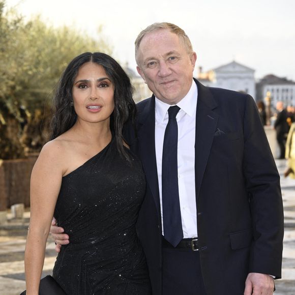 Cette opération s’inscrit dans la stratégie de François Pinault et de son fils François-Henri Pinault, époux de Salma Hayek, visant à développer le pôle luxe et art de vivre de Kering.

Salma Hayek;Francois-Henri Pinault - 61e Biennale de Venise - Exposition internationale d'art. Soirée de Gala Pinault. Fondation Cini - Venise, Italie. 6 mai 2026
©SGPItalia