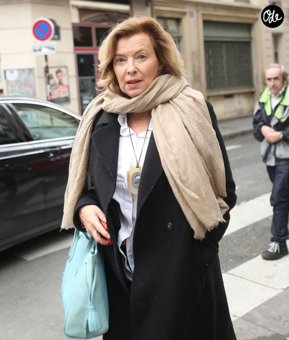 Valérie Trierweiler - Jean-Paul Dubois remporte le prix Goncourt pour son livre "Tous les hommes n'habitent pas le monde de la même façon" au restaurant Drouant à Paris le 4 novembre 2019. © Jonathan Rebboah/Panoramic/Bestimage