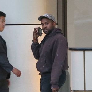 Kanye West (ye) à la sortie d'un meeting à Los Angeles, le 20 octobre 2022. 