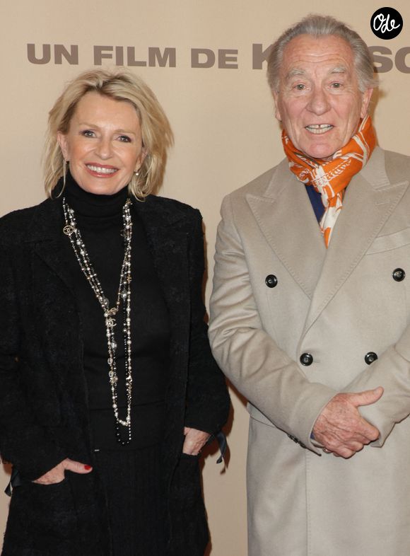 "Moi, ce que j'aime dans les marchés, c'est tout d'abord de discuter avec les commerçants et de trouver évidemment des produits frais, mais aussi des habits ou des sacs."

Sophie Davant et son compagnon William Leymergie - Avant-première du film "Ma Mère, Dieu et Sylvie Vartan" au cinéma Pathé Palace à Paris le 17 mars 2025. © Coadic Guirec/Bestimage