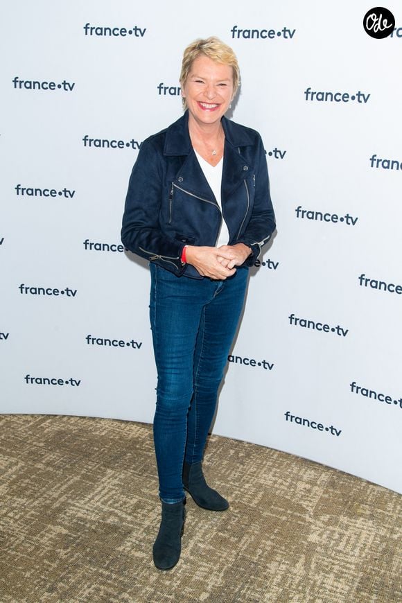 Élise Lucet lors du photocall dans le cadre de la conférence de presse de France Télévisions au Pavillon Gabriel à Paris, France, le 24 août 2021. © Pierre Perusseau/Bestimage