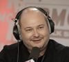 "Nathalie est plus forte que moi, elle est exceptionnelle" a déclaré celui qui a aussi confié avoir "souvent pleuré" sur son téléphone en lisant les messages de soutien de ses anciens auditeurs.
Exclusif. Sébastien Cauet est interviewé par Brigitte Lahaie sur la radio RMC à Paris, France, le 07 mars 2016. Photo by Jerome Domine/ABACAPRESS.COM