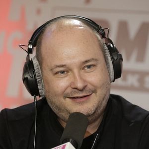 "Nathalie est plus forte que moi, elle est exceptionnelle" a déclaré celui qui a aussi confié avoir "souvent pleuré" sur son téléphone en lisant les messages de soutien de ses anciens auditeurs.

Exclusif. Sébastien Cauet est interviewé par Brigitte Lahaie sur la radio RMC à Paris, France, le 07 mars 2016. Photo by Jerome Domine/ABACAPRESS.COM