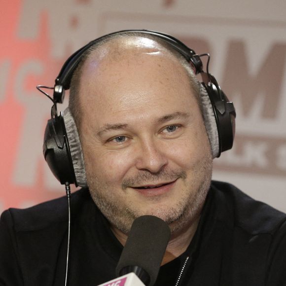 "Nathalie est plus forte que moi, elle est exceptionnelle" a déclaré celui qui a aussi confié avoir "souvent pleuré" sur son téléphone en lisant les messages de soutien de ses anciens auditeurs.

Exclusif. Sébastien Cauet est interviewé par Brigitte Lahaie sur la radio RMC à Paris, France, le 07 mars 2016. Photo by Jerome Domine/ABACAPRESS.COM