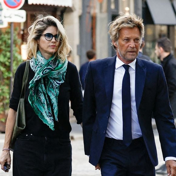 Alice Taglioni et son compagnon Laurent Delahousse étaient présents pour le dernier voyage de Nicolas Altmayer

Alice Taglioni et son compagnon Laurent Delahousse - Arrivées aux obsèques de Nicolas Altmayer en l’Église de Saint-Germain-des-Prés à Paris. © Dominique Jacovides-Cyril Moreau/Bestimage
