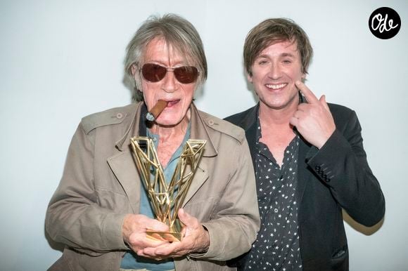 Il était premier de sa classe à l'école.

Jacques Dutronc (Victoire d'honneur) avec son fils Thomas Dutronc en backstage lors la 37ème cérémonie des Victoires de la musique à la Seine musicale de Boulogne-Billancourt, le 11 février 2022.
© Cyril Moreau / Tiziano Da Silva / Bestimage