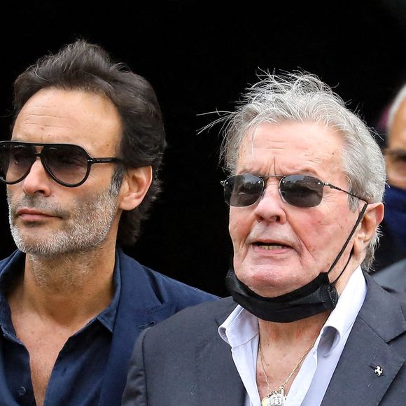 Le fils d’Alain Delon s’est rendu à Douchy 

Alain Delon et son fils Anthony - Obsèques de Jean-Paul Belmondo en  l'église Saint-Germain-des-Prés, à Paris le 10 septembre 2021. © Dominique Jacovides / Bestimage