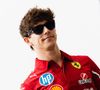 En effet, il a remporté sa première victoire lors d'un tournoi au Royaume-Uni.

Le 5 décembre 2025, Abu Dhabi, Abu Dhabi, Emirats Arabes Unis : ARTHUR LECLERC (Scuderia Ferrari) arrive au paddock lors de la journée d'essais libres (vendredi) du Prix de Formule 1 Etihad Airways d'Abu Dhabi 2025 sur le circuit de Yas Marina à Abu Dhabi, Émirats Arabes Unis
