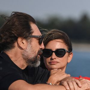 Penelope Cruz et son mari Javier Bardem prennent un bateau-taxi à Venise en marge du 78ème festival international du film de Venise, la Mostra le 11 septembre 2021
©BS / Bestimage
