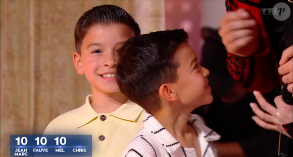 Adil Rami a également eu la visite surprise de ses jumeaux Zayn et Madi

Adil Rami et ses jumeaux dans "Danse avec les stars", capture d'écran TF1.  Le 11 avril 2025.