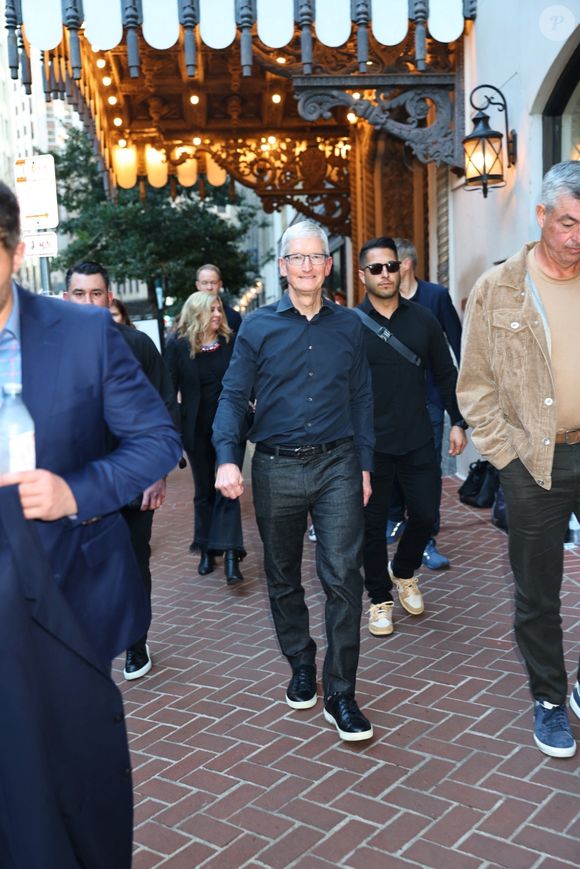 Parmi lesquels les géants des GAFA que l'on ne présente plus, Elon Musk, Jeff Bezos, Tim Cook ou encore Mark Zuckerberg. 

Tim Cook à la Nouvelle-Orléans