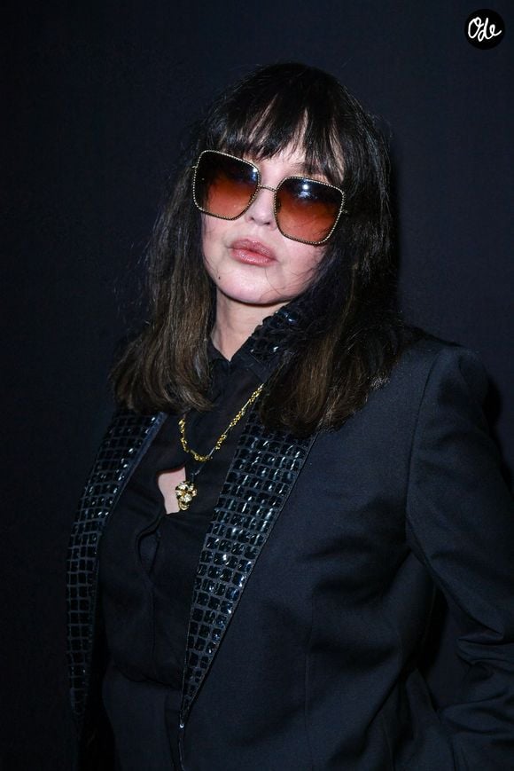 Concernant les deux millions d'euros versés par son ami Mamadou Diagna Ndiaye, elle a nié avoir cherché à dissimuler une "donation déguisée" et a assuré avoir déjà remboursé 1,3 million d'euros.

Isabelle Adjani au photocall du défilé Lanvin Collection Femme Prêt-à-porter Printemps/Eté 2023 lors de la Fashion Week de Paris (PFW), France, le 3 octobre 2022.

© Veeren-Clovis/Bestimage
