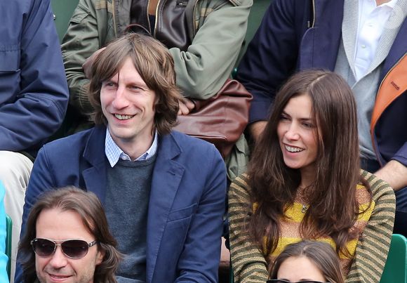La chanteuse a choisi la capitale espagnole pour profiter d’un quotidien plus discret et apaisé.

Olivia Ruiz et son compagnon Nicolas Preschey - Jour 9 - People aux Internationaux de France de tennis a Roland-Garros le 3 juin 2013. © Jacovides / Agence / Bestimage