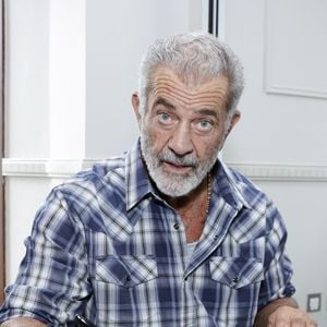 L'acteur Mel Gibson signe des affiches au profit de l'Irish Equity Support Fund, dans le cadre du King John's Summer Prom Festival qui marque les 30 ans du tournage de Braveheart en Irlande, au Trim Castle Hotel, Co Meath. Date de la photo : samedi 9 août 2025
Conor O Mearain/PA Wire : Conor O Mearain/PA Wire
