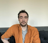 Le talentueux acteur et metteur en scène Arnaud Denis a choisi de quitter ce monde après avoir lutté contre des souffrances insupportables.

Arnaud Denis lors d'un reportage pour C à vous