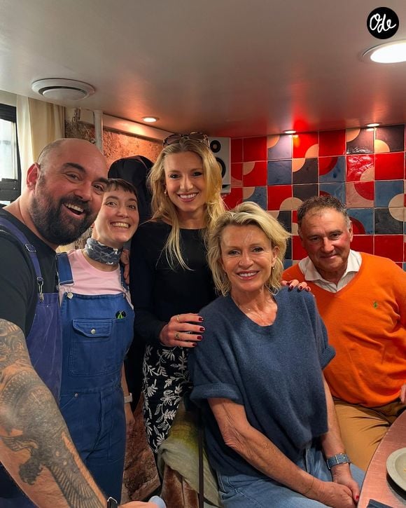 Pierre Sled a posté sur Insta cette photo ainsi légendée "Déjeuner en famille dans une super adresse que m’a fait découvrir ma fille..."