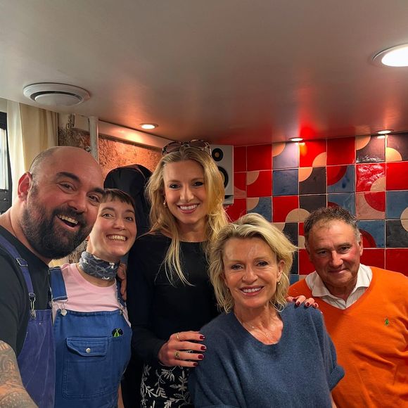 Pierre Sled a posté sur Insta cette photo ainsi légendée "Déjeuner en famille dans une super adresse que m’a fait découvrir ma fille..."
