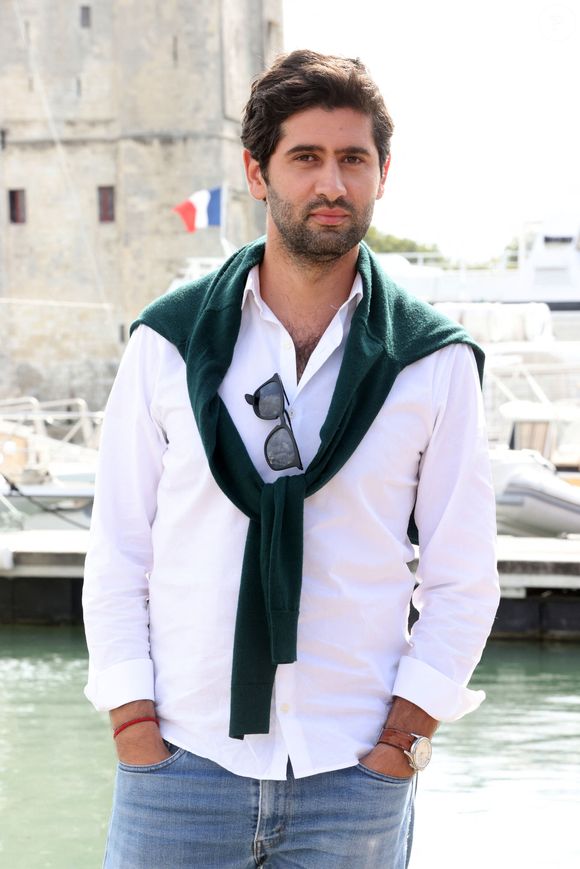 En effet l'acteur est en couple depuis un bon moment et pas avec n'importe qui ! S'il se veut plutôt discret sur sa vie avec celle qui fait battre son coeur, Mayel Alhajaoui ne cache pas qu'elle fait partie d'une grande lignée. 

Mayel Elhajaoui de "Demain nous appartient" - Festival de la Fiction de La Rochelle. Le 18 septembre 2021
© Jean-Marc Lhomer / Bestimage